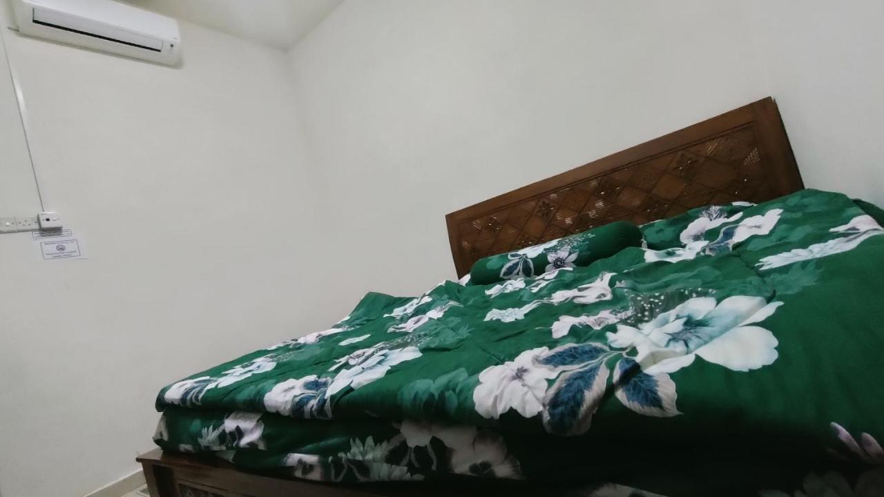 Zulaikha'S Homestay Ulu Tiram Johor Bahru Extérieur photo